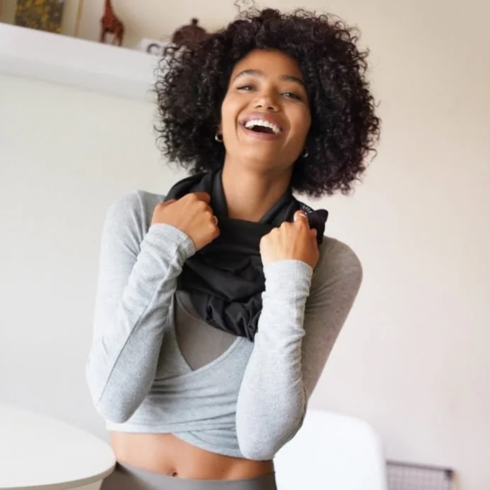 Beyond Yoga Black Hidden Pocket Infinity Scarf - Picture 4 of 4